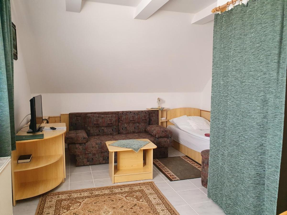 Hotel Gala Panzio Simontornya Zewnętrze zdjęcie