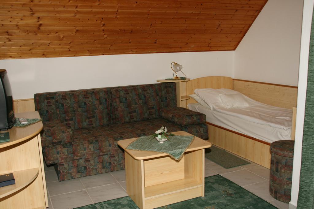 Hotel Gala Panzio Simontornya Pokój zdjęcie